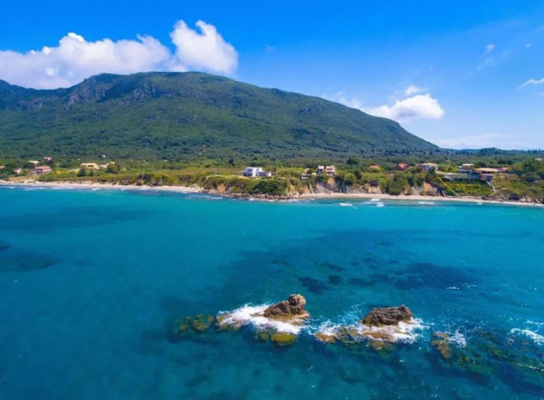 Tetraktys Estate Beachside Υδωρ Ágios Matthaíos Bagian luar foto