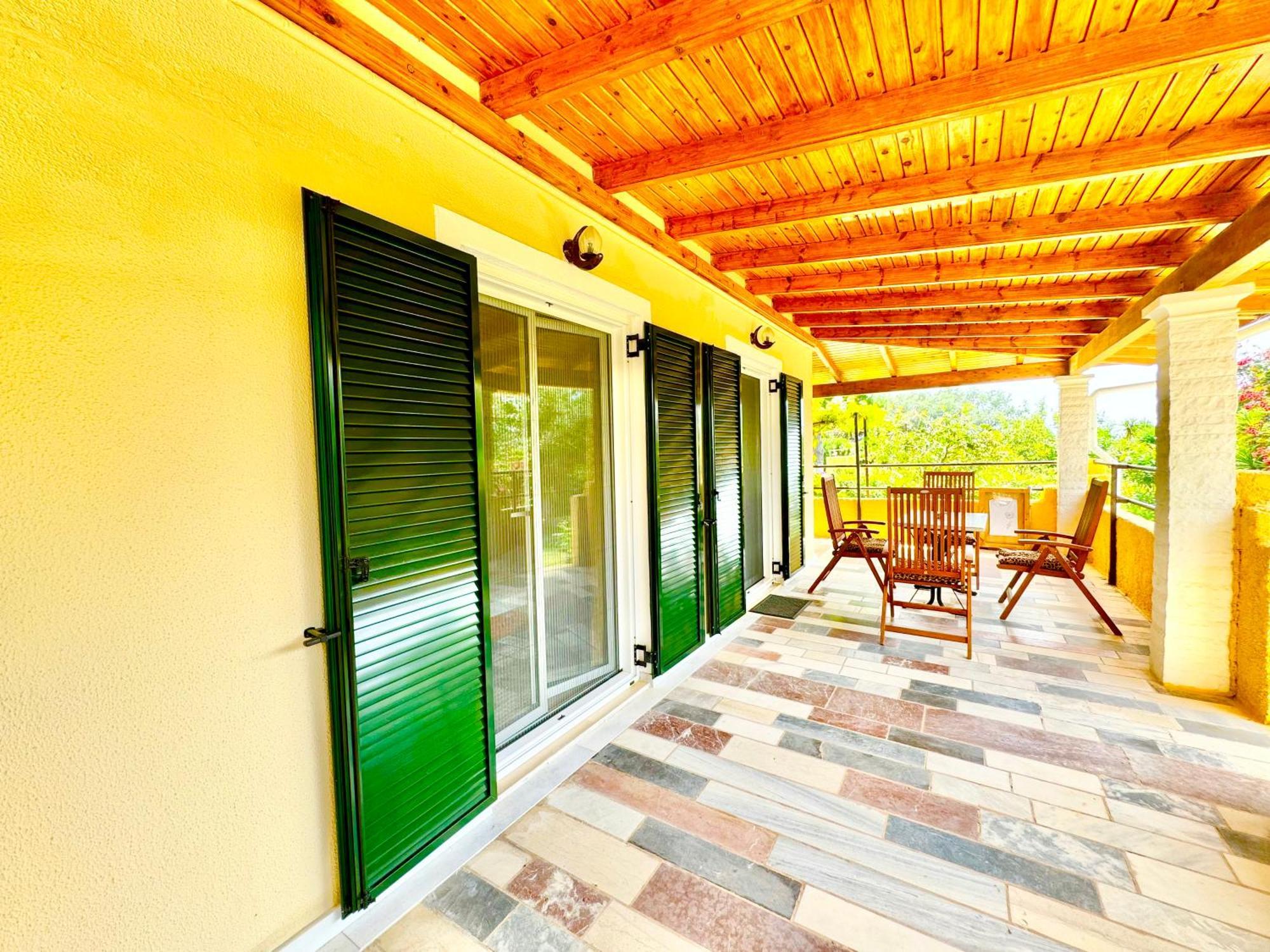 Tetraktys Estate Beachside Υδωρ Ágios Matthaíos Bagian luar foto