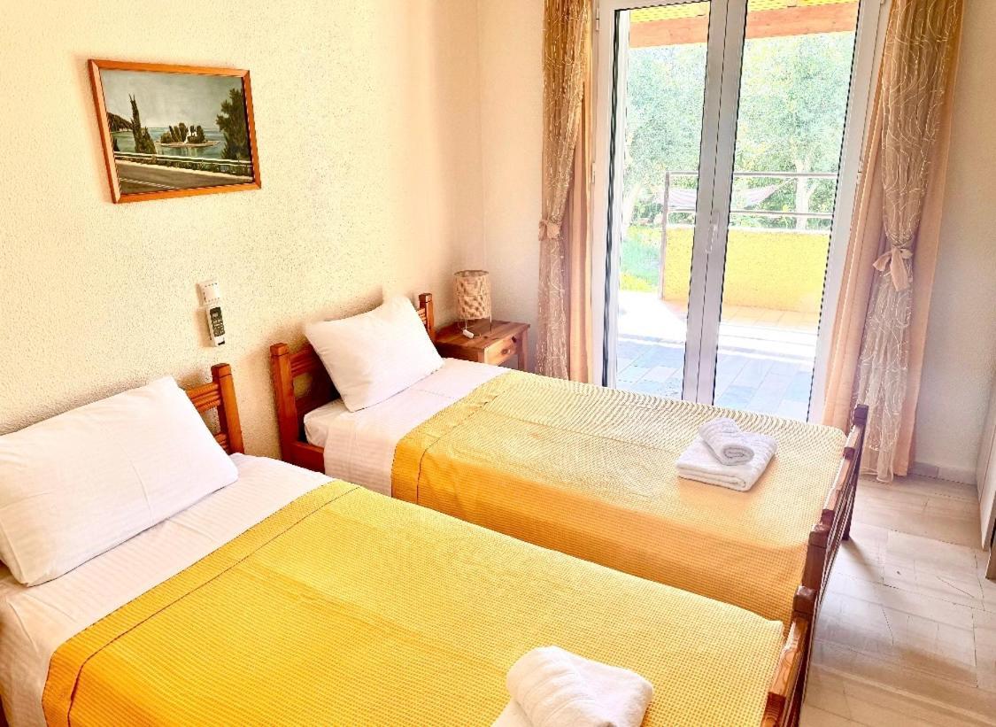 Tetraktys Estate Beachside Υδωρ Ágios Matthaíos Bagian luar foto