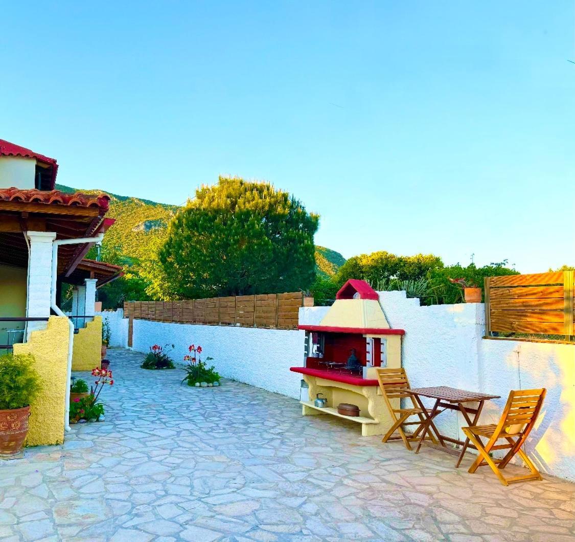 Tetraktys Estate Beachside Υδωρ Ágios Matthaíos Bagian luar foto
