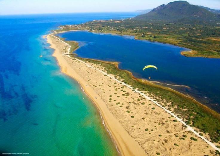 Tetraktys Estate Beachside Υδωρ Ágios Matthaíos Bagian luar foto
